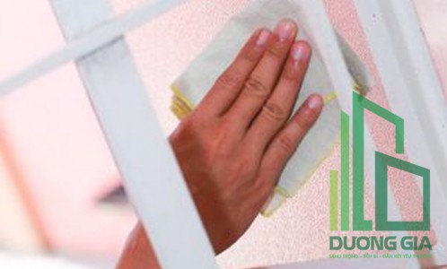 CÁCH TẨY XI MĂNG DÍNH TRÊN KÍNH